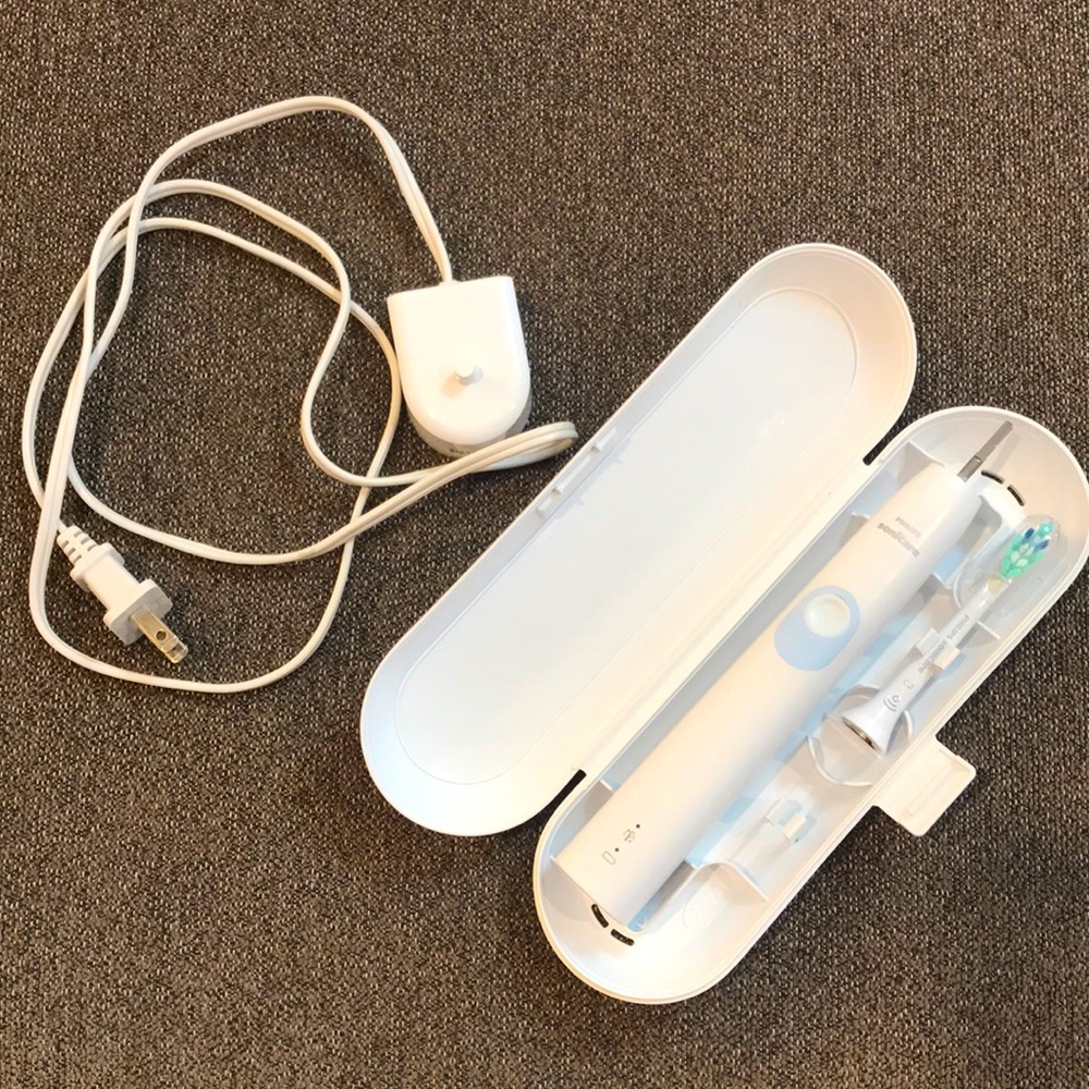 Philips Sonicare Rechargeable Toothbrush🦷🪥 - Picture 2 of 9